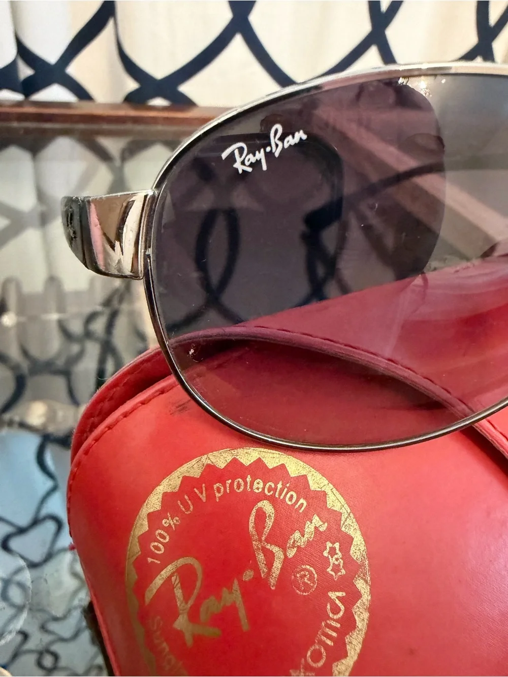 Ray-Ban Aviator Sunglasses with Black Gradient Lenses and Red Case